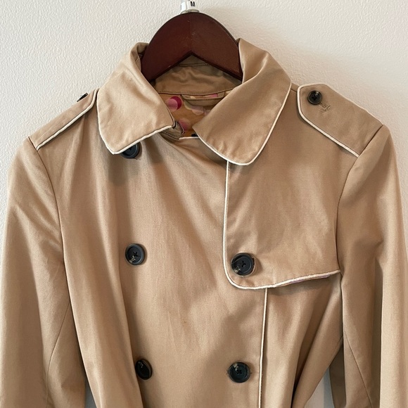 Gap trench coat. Size XS. Khaki outer shell. Polka dot lined. Great condition. - Picture 3 of 9